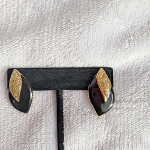 ❄️5/$20❄️ Vintage Enamel and Gold Tone Pierced Earrings